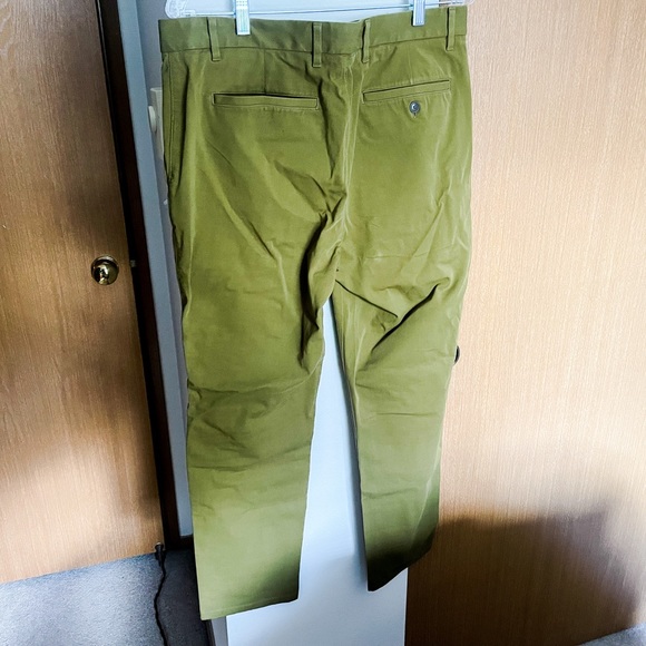 Everlane Performance Chino. - Picture 2 of 3